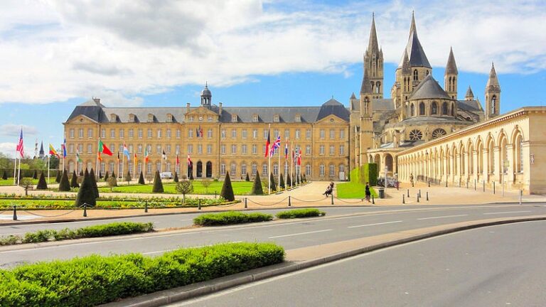 lAbbaye aux Hommes a 12 min a pied 768x432